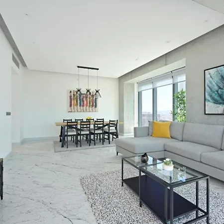 別荘 Beautiful Bright Modern 2bd2bath Poolgym! #219 *