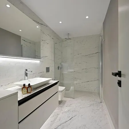 Beautiful Bright Modern 2bd2bath Poolgym! #219 * イスタンブール