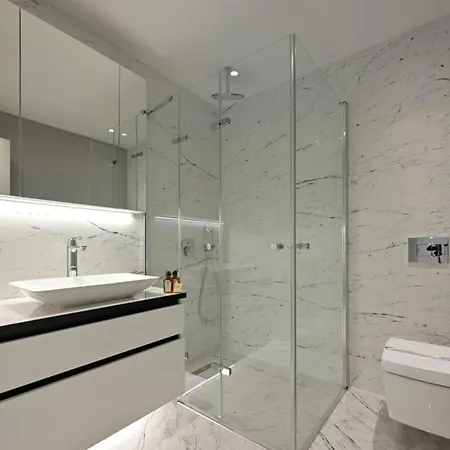 Cool Airy Modern 2bd2bath Parkingpoolgym! #219 شقة *