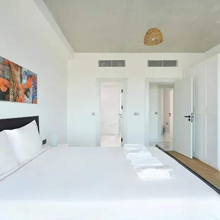 Cool Airy Modern 2bd2bath Parkingpoolgym! #219 شقة *