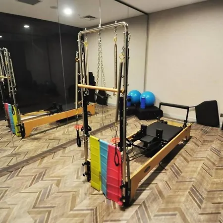 Beautiful Bright Modern 2bd2bath Poolgym! #219 Стамбул