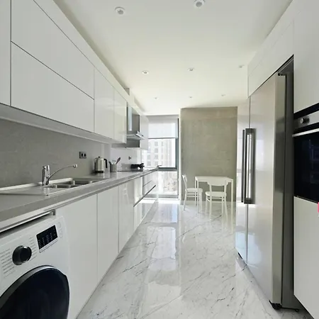 Cool Airy Modern 2bd2bath Parkingpoolgym! #219